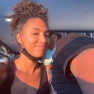 Meet your Posher, Zeyna